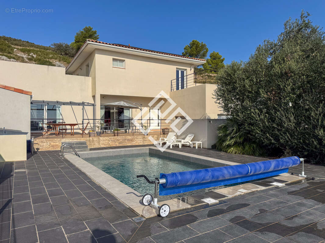 Villa contemporaine avec vue panoramique et piscine - photo 25