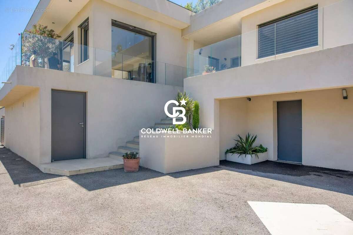 Villa contemporaine vue mer, Golf de Valcros - 83250 La Londe-les-Maures - photo 11