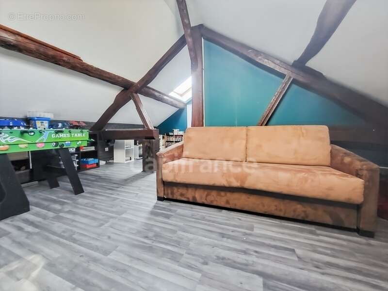 CHAMPDÔTRE, maison familiale d'une surface de 255 m² au sol avec 7 chambres et piscine - photo 8