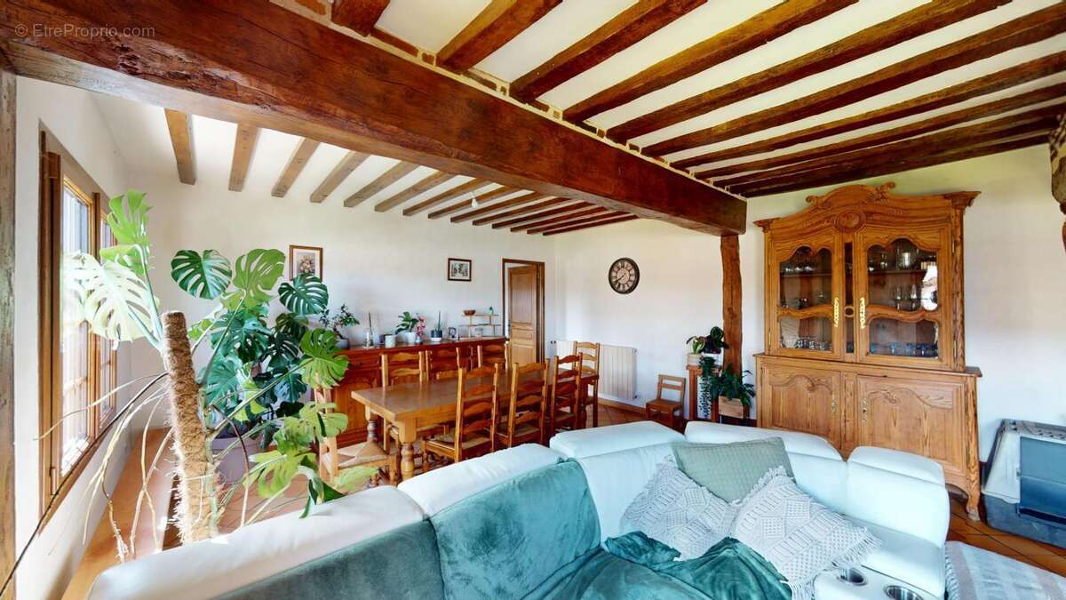 Maison à ESCLAVELLES