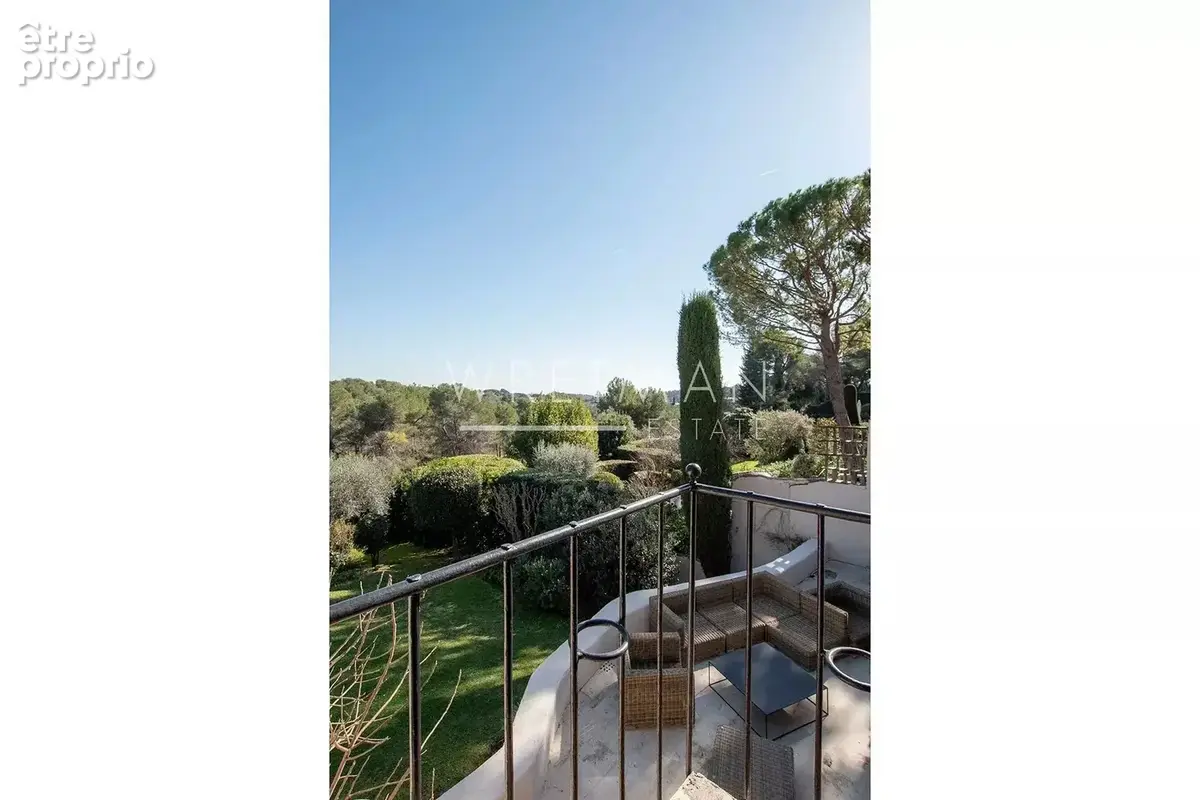 Villa dans un domaine prestigieux près du village de Valbonne - photo 22
