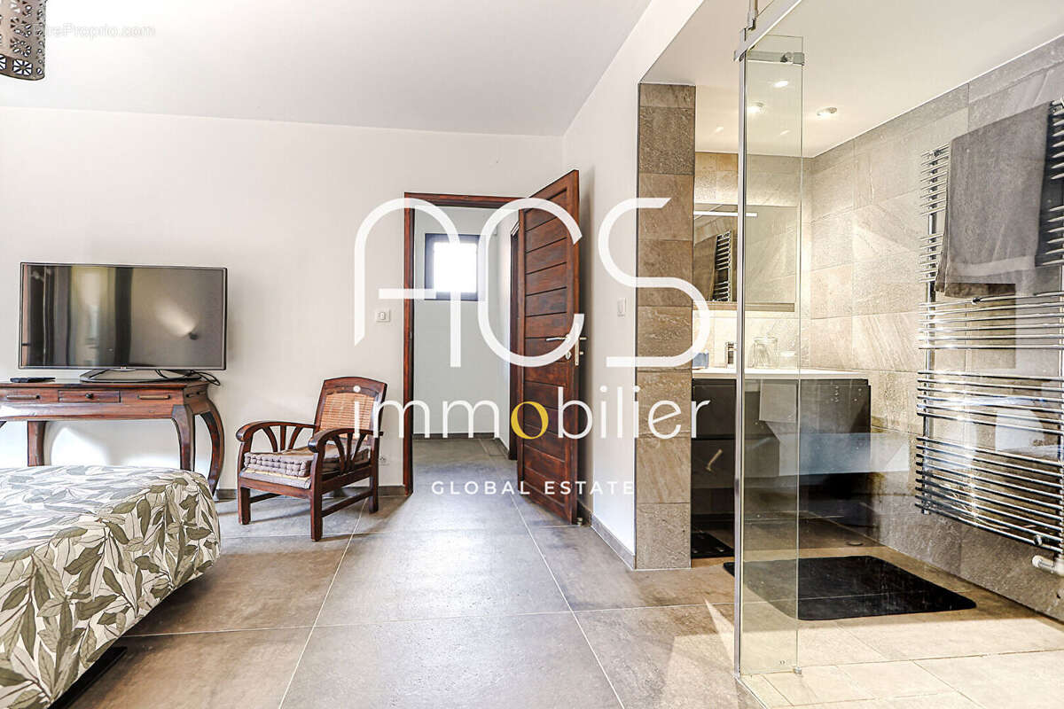 Maison à LA LONDE-LES-MAURES