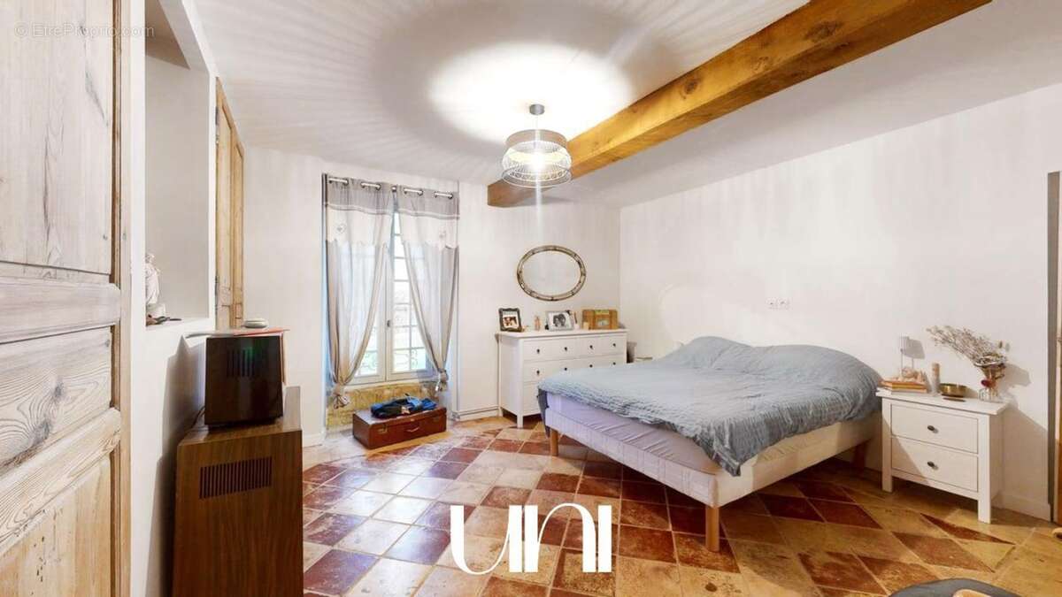 Maison à ARGENCES