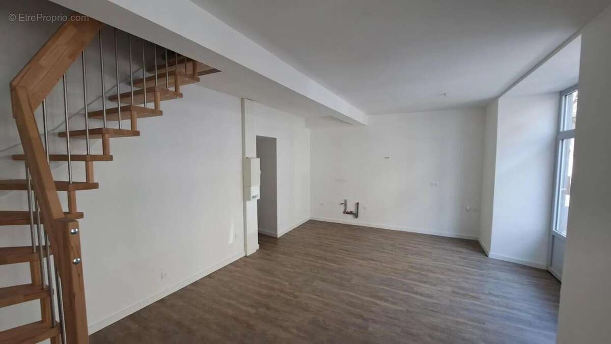 Appartement à SAINT-ETIENNE-DE-SAINT-GEOIRS