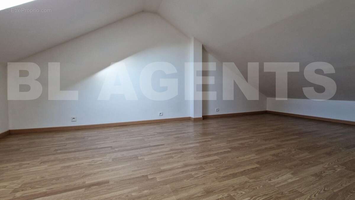 20251017_100252 - Maison à ROMILLY-SUR-SEINE