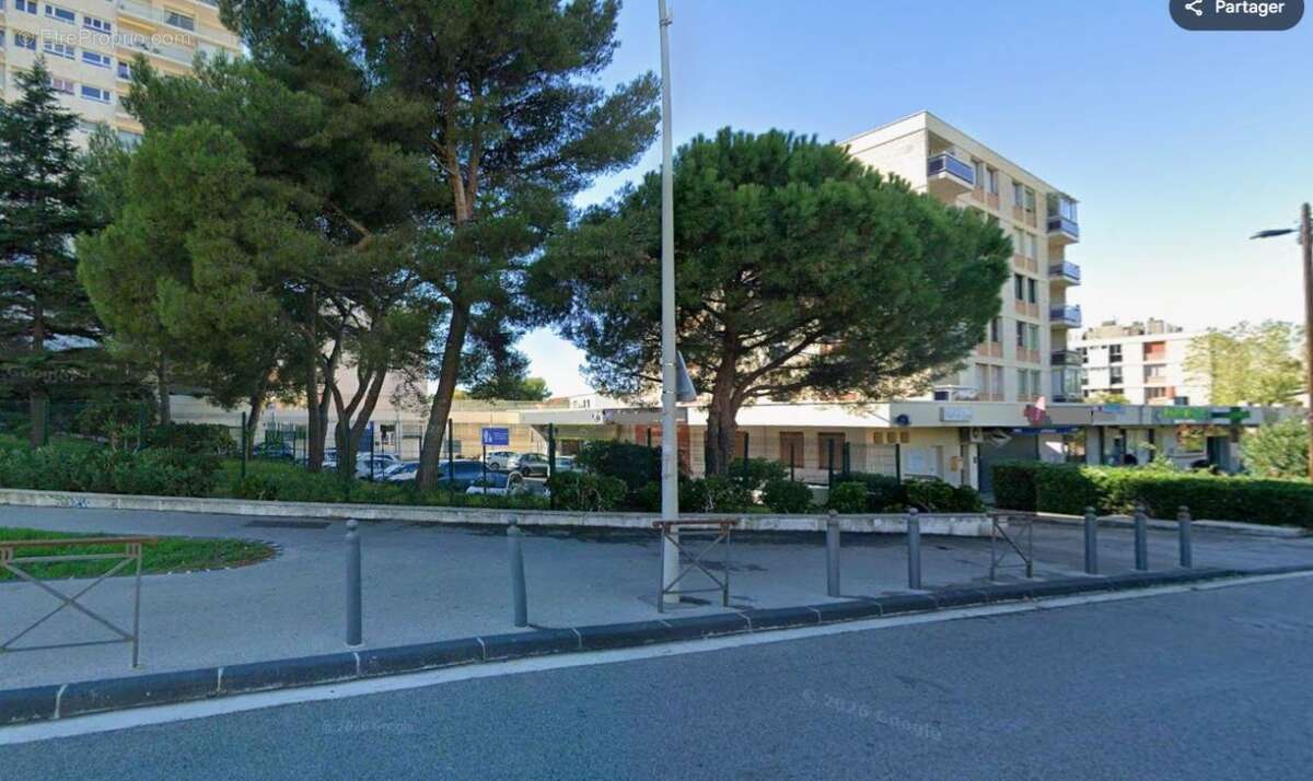 Commerce à MARSEILLE-8E