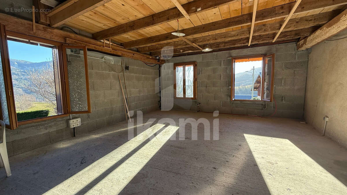 Maison à ENTREMONT-LE-VIEUX