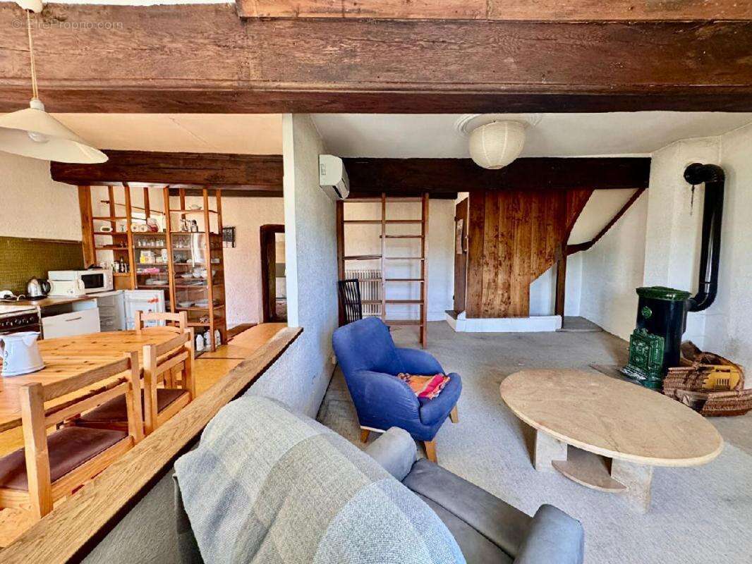 Maison 129 m² à Saint-Pierre-Le-Vieux  - photo 4