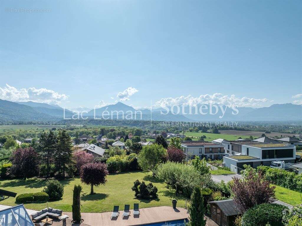 Maison à VETRAZ-MONTHOUX