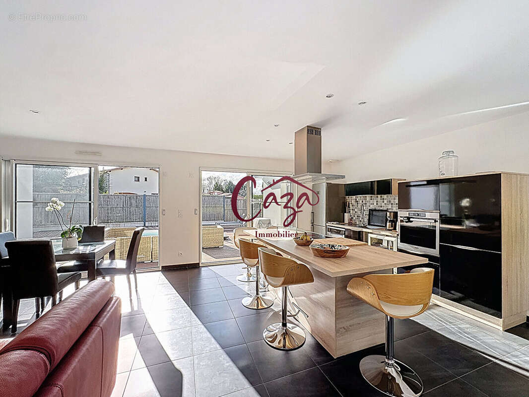 Maison à FARGUES-SAINT-HILAIRE