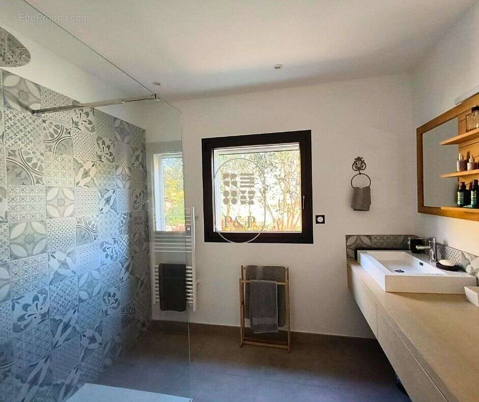 Maison à VEZENOBRES