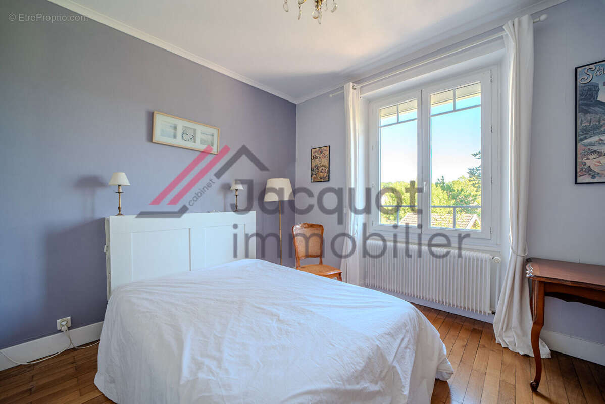 Maison 211 m² à Lons-Le-Saunier  - photo 5