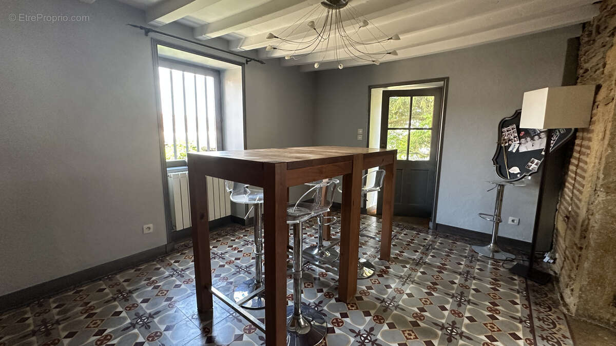 Maison à FLEURIEUX-SUR-L'ARBRESLE