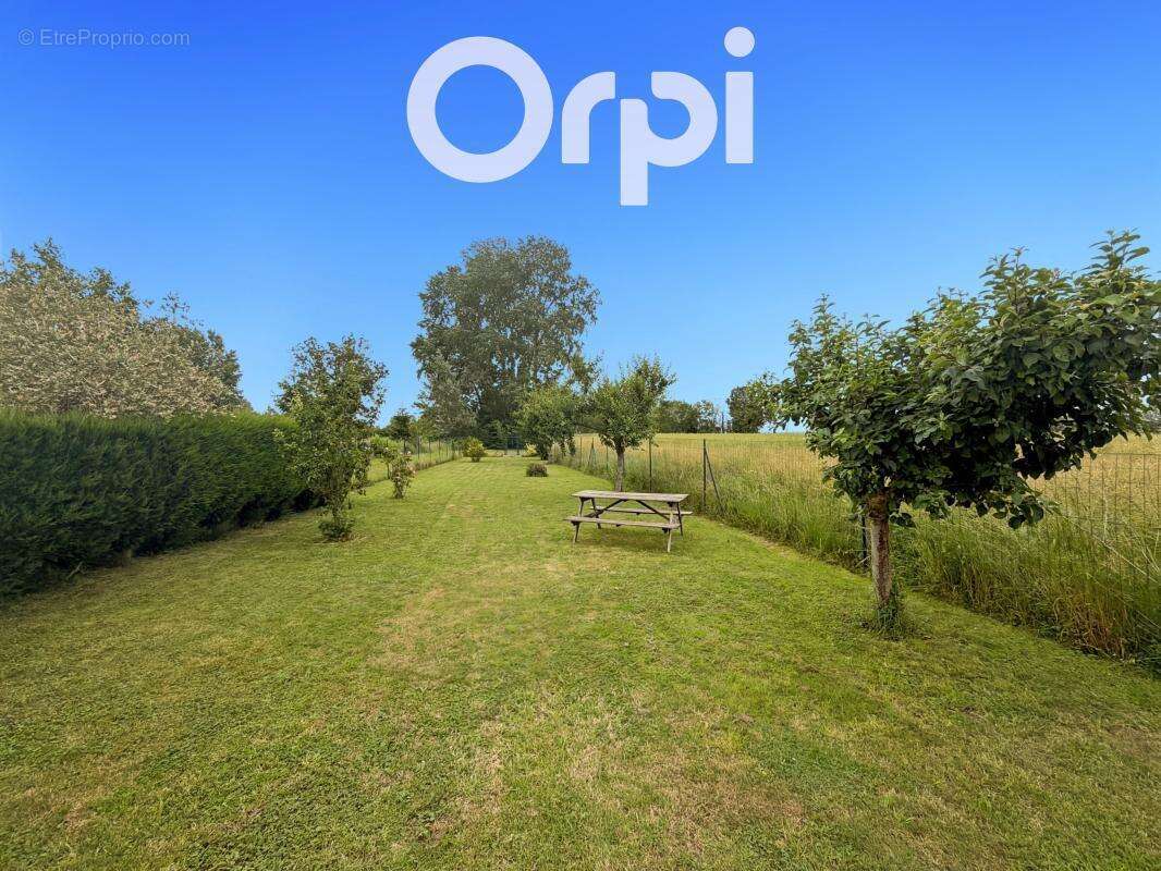 Maison À Vendre proche d’Estrées, secteur résidentiel et commodités à proximité - photo 12