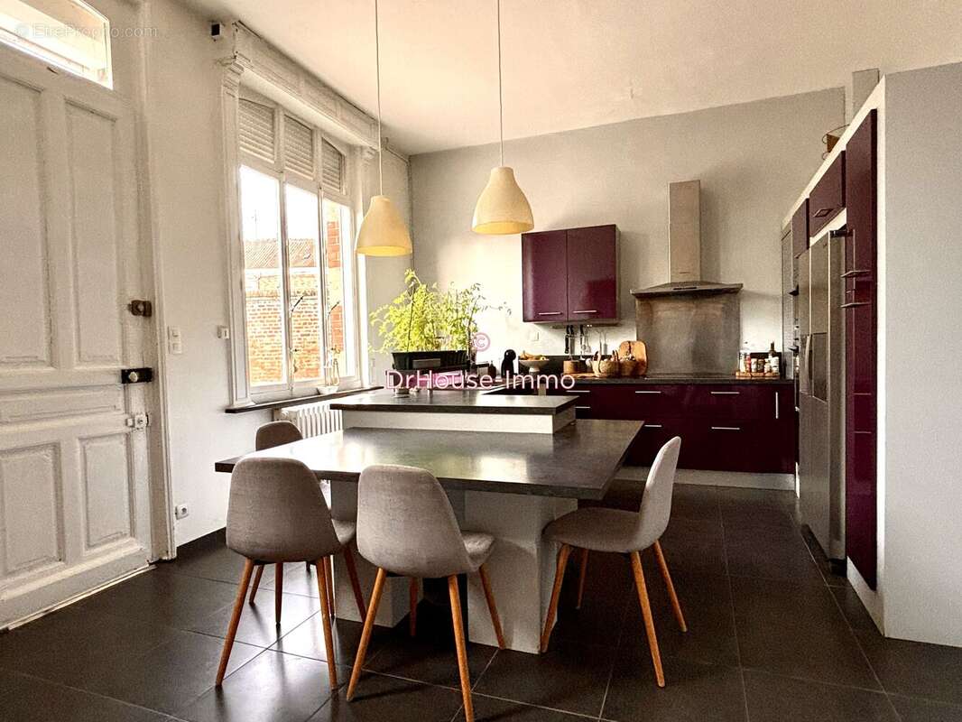 Maison à QUIEVRECHAIN