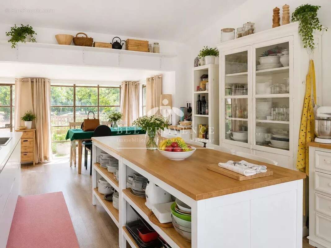 Propriété de caractère dans un cadre exceptionnel, offrant de nombreuses possibilités! - photo 5