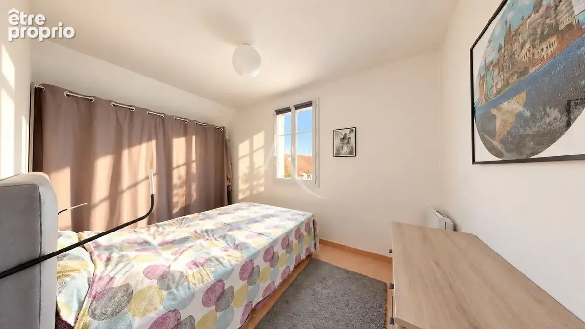 Appartement Vaureal  F5 en DUPLEX  au COEUR DE VILLE  de 75 m2 avec 43 m2 de terrasse et 2 places de parking en sous sol. - photo 9
