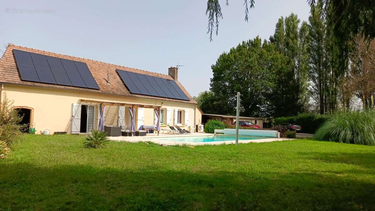 Longère de plain - pied  rénovée 7 pièces de 126 m2 avec sa piscine et son superbe terrain extérieur à 10 mn de Le Mans secteur  - photo 3