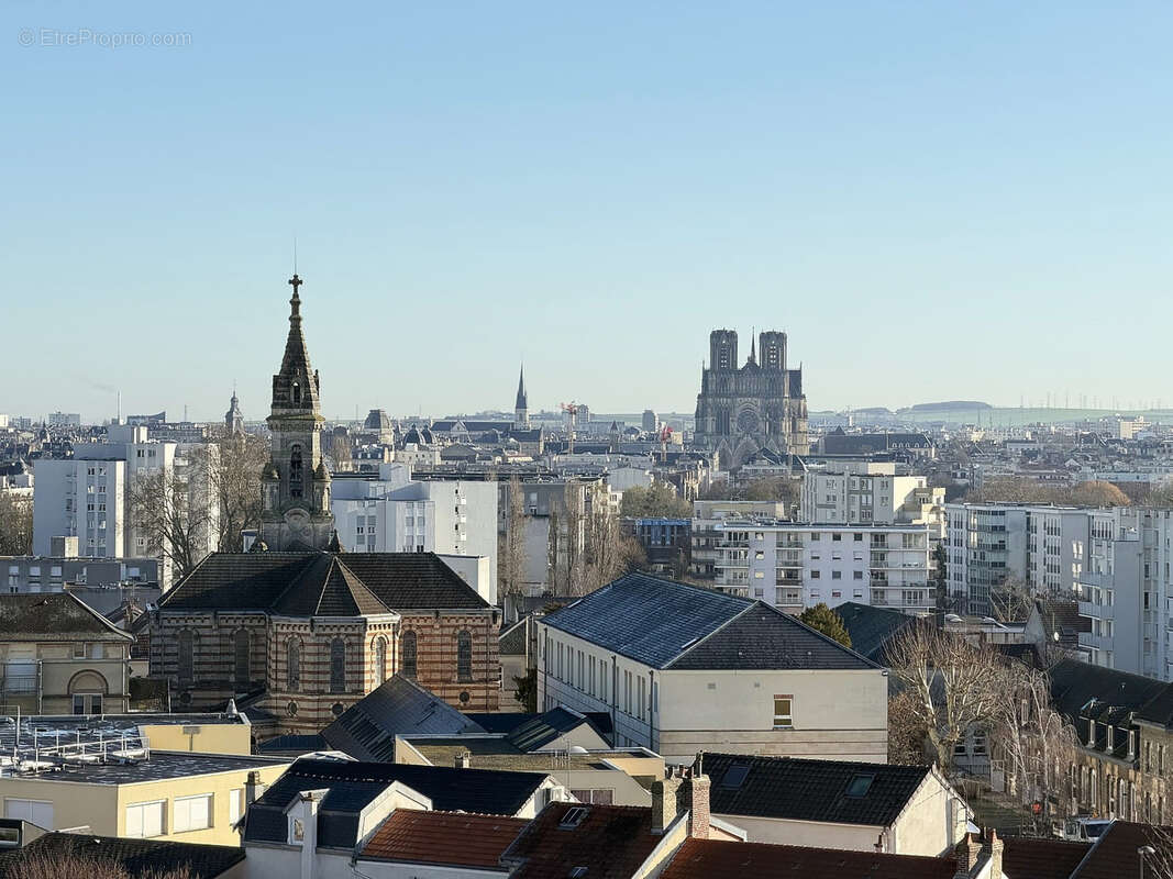 Dernier étage terrasse   Vue Cathédrale et Montagne de Reims - photo 2
