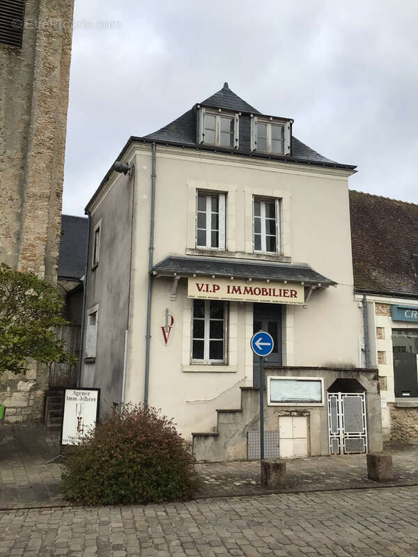 Veigné : immeuble à revenus avec trois logements à acheter - photo 2