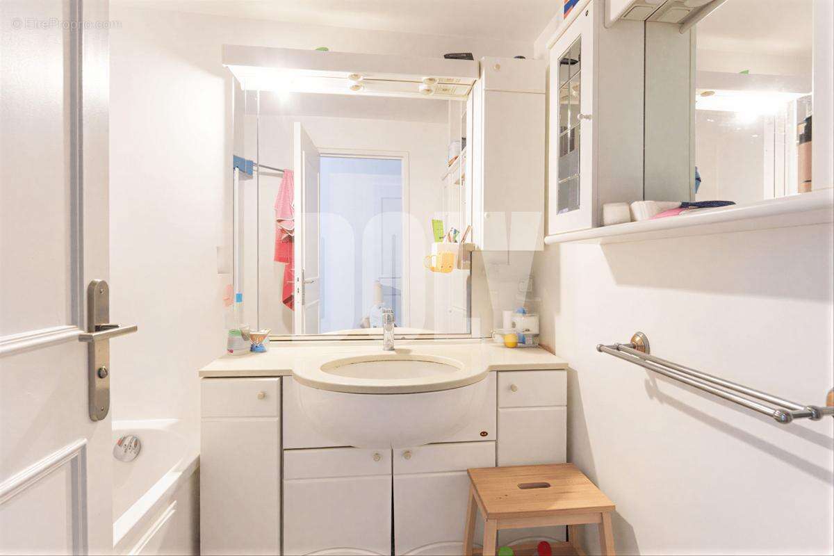 Appartement à PARIS-20E