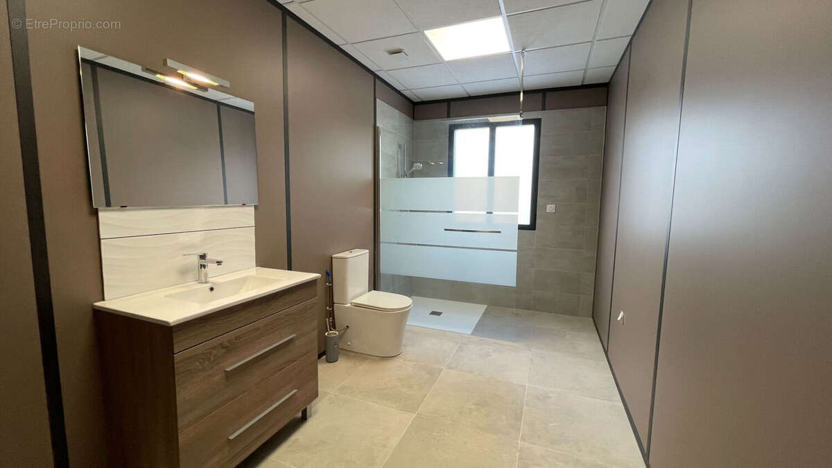 Commerce à LAVEYRON