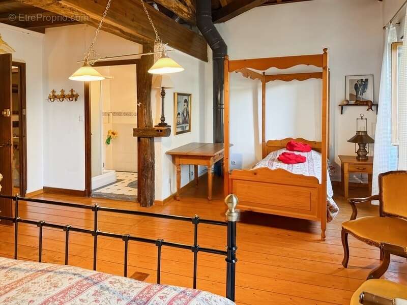 Maison à VIC-FEZENSAC