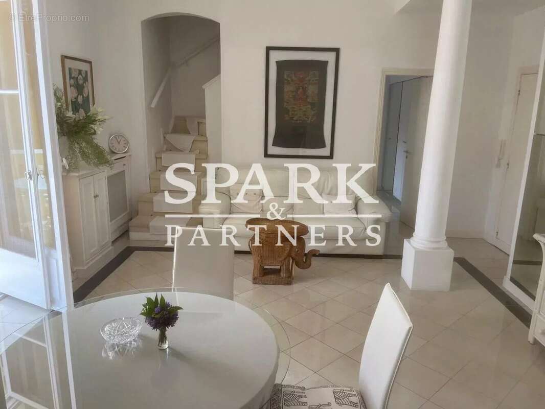 Appartement à ROQUEBRUNE-CAP-MARTIN