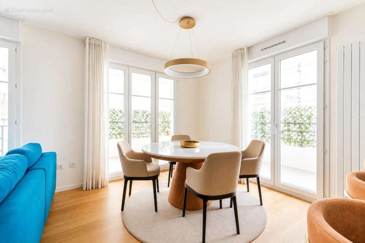 Appartement à COURBEVOIE