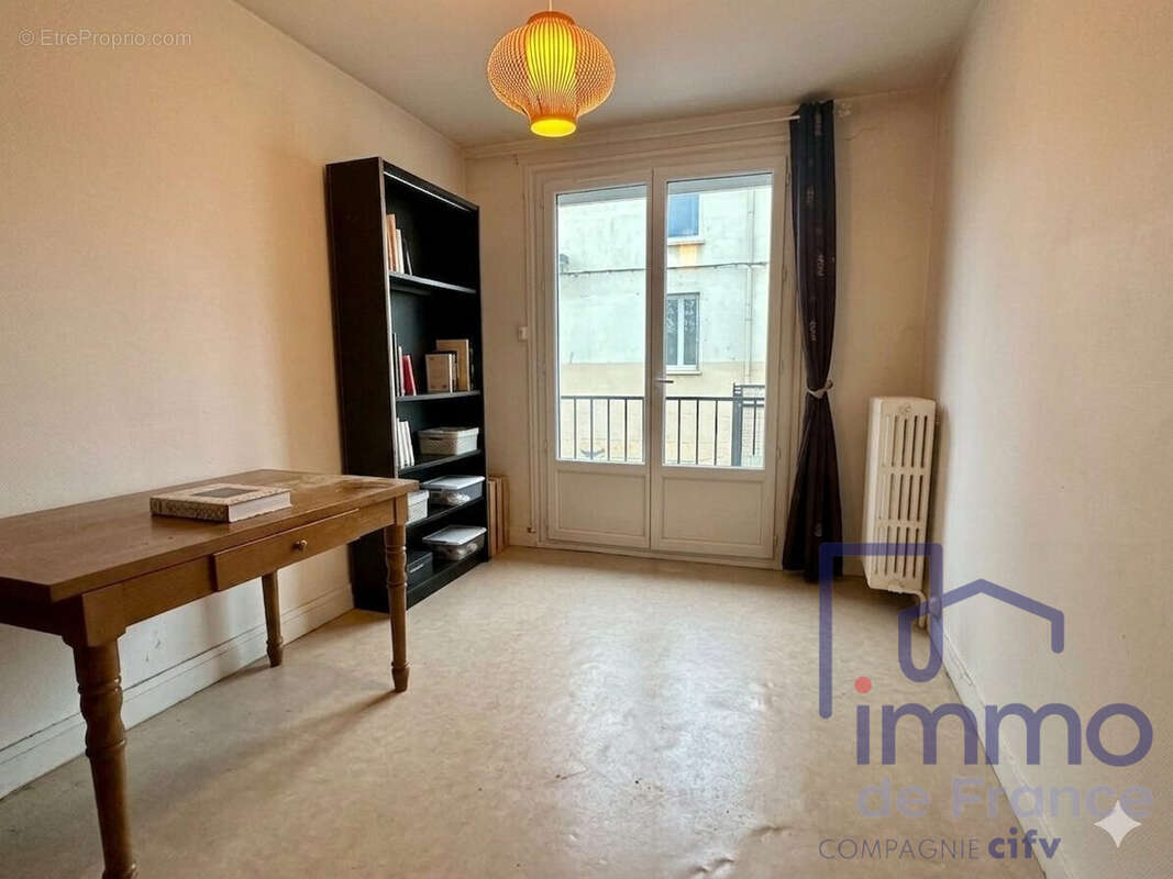 Appartement à LE CHAMBON-FEUGEROLLES