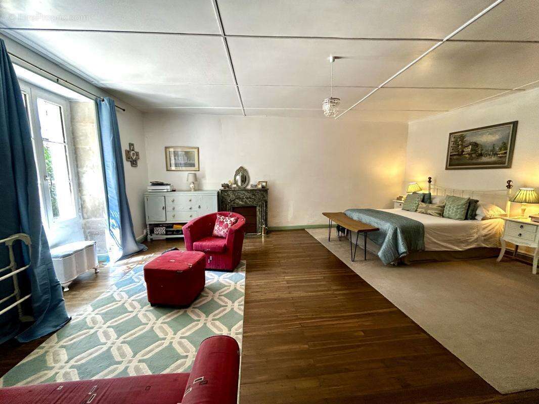 Maison en pierre de 186m2, dépendances et beau jardin - photo 8