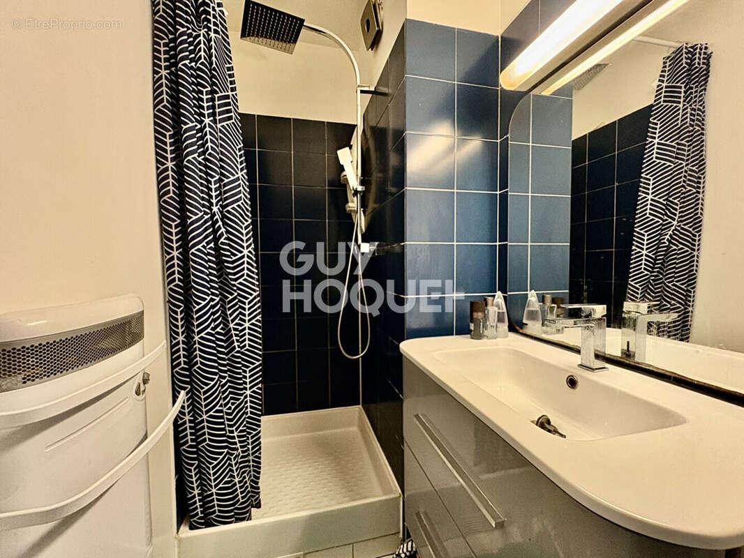 Appartement à COURBEVOIE