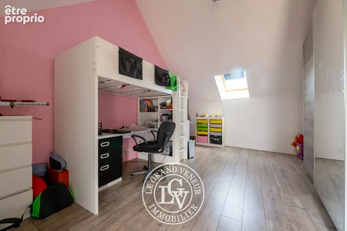 20 mn de larchant -  propriété comprenant deux longères rénovées - 8 chambres- 7 325 m² de terrain - photo 26