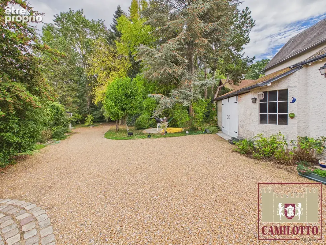Propriété ancienne sur un terrain de 2800 m² - photo 17