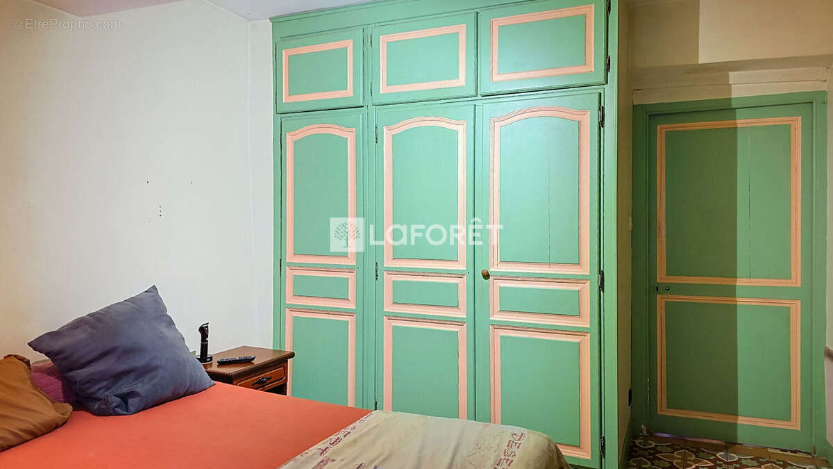Maison de village à CORBERE-LES-CABANES 2 chambres, 2 bureaux, 2 salles d'eau avec WC et buanderie / atelier - photo 7