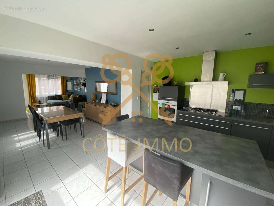 Autre à COURCELLES-LES-LENS