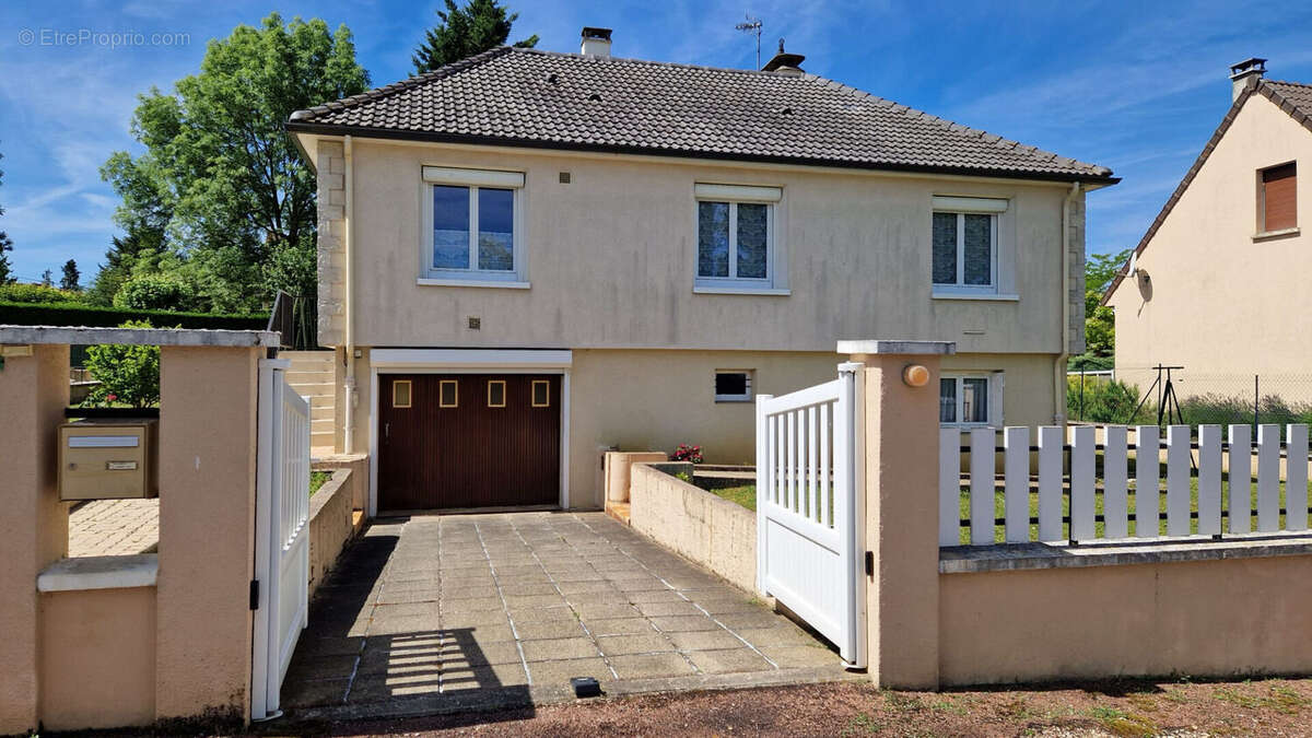 Pavillon sur sous-sol - 5 pieces - 4 chambres - photo 2