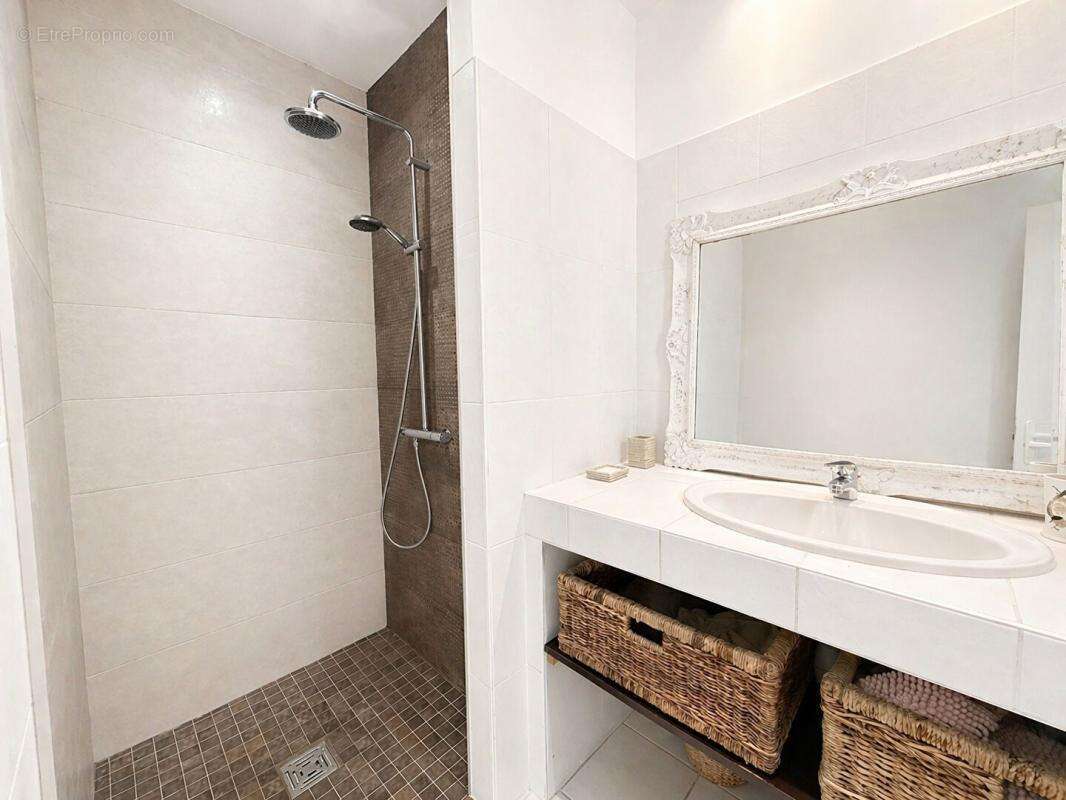 Maison familiale de standing avec piscine, suite parentale et appartement indépendant - photo 8
