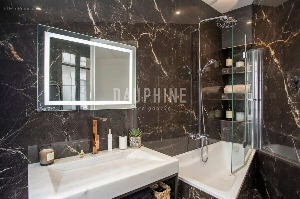 Appartement à PARIS-8E