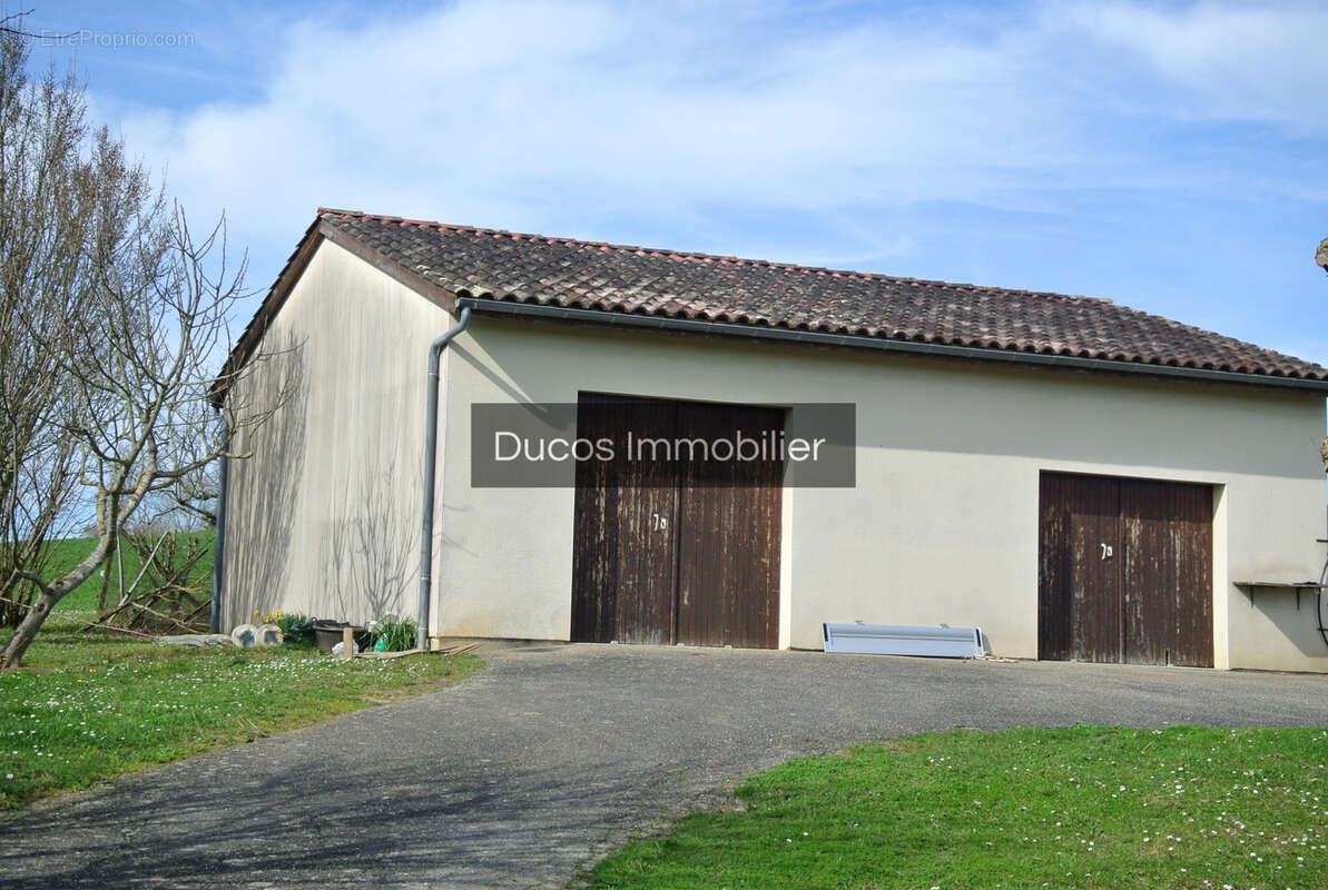 Maison à VIRAZEIL