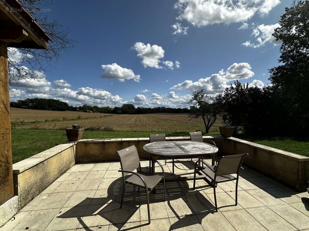 Maison à BOURGOUGNAGUE