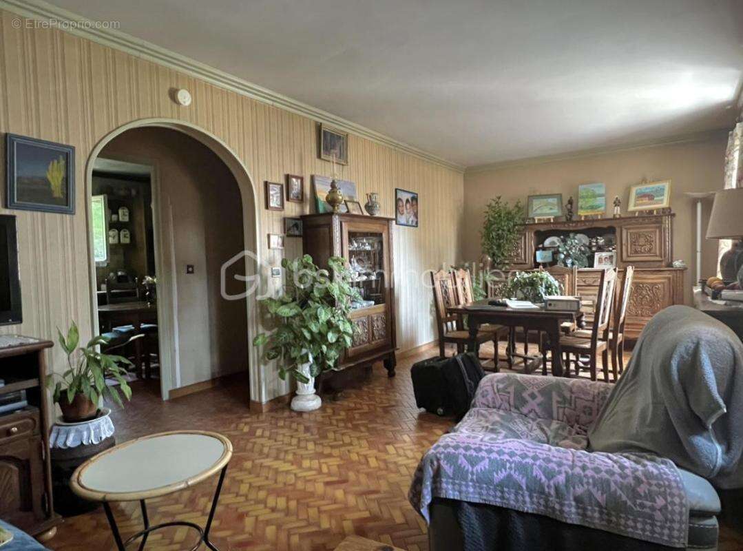 Maison à VILLENEUVE-SUR-YONNE