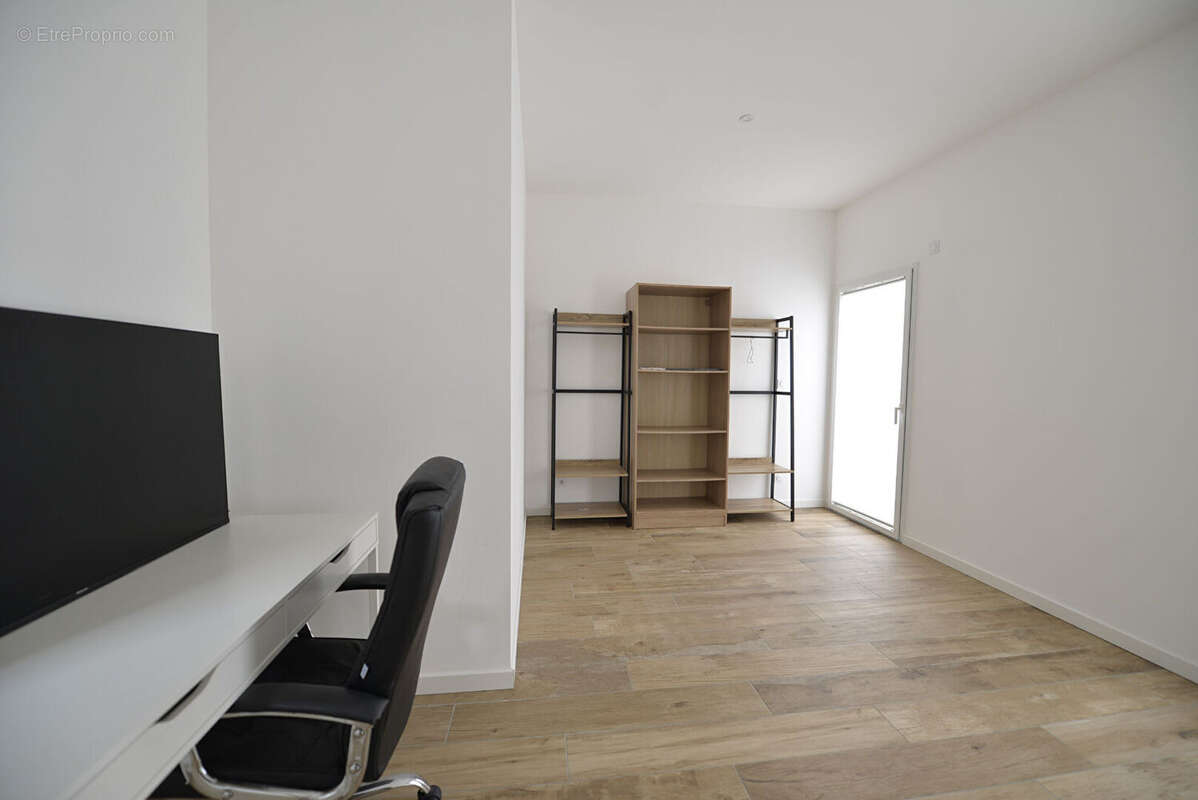 Maison à MONTREUIL-JUIGNE