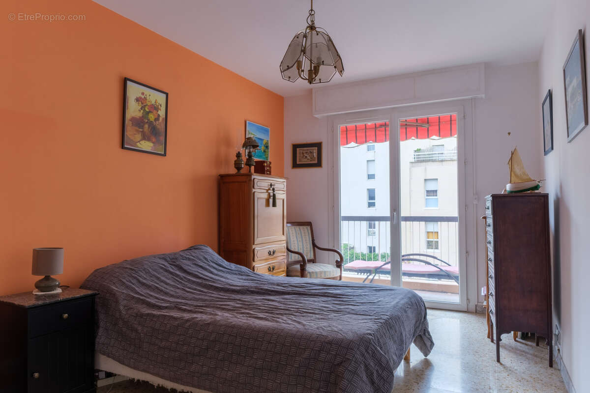 Appartement à SAINT-LAURENT-DU-VAR