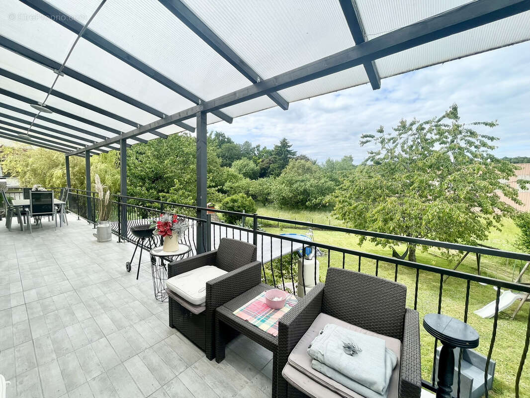 Maison à AUDUN-LE-ROMAN