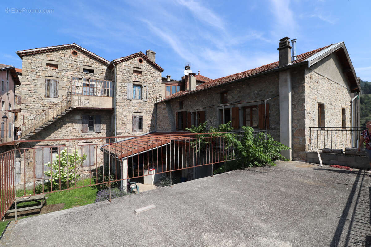 Maison à DESAIGNES