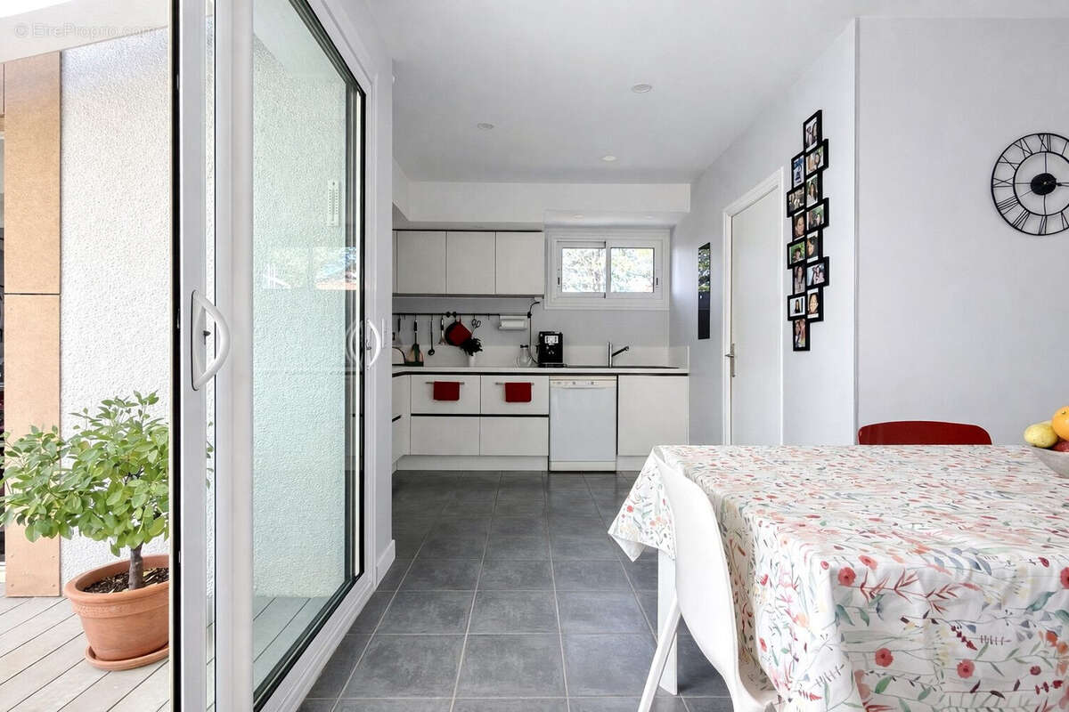 Maison 182 m² à Veyre-Monton  - photo 4