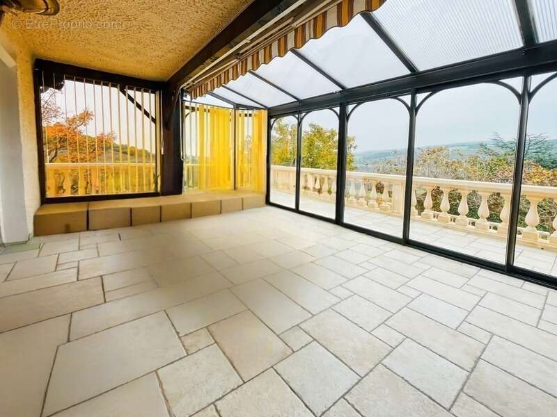 Maison à LA ROCHE-VINEUSE