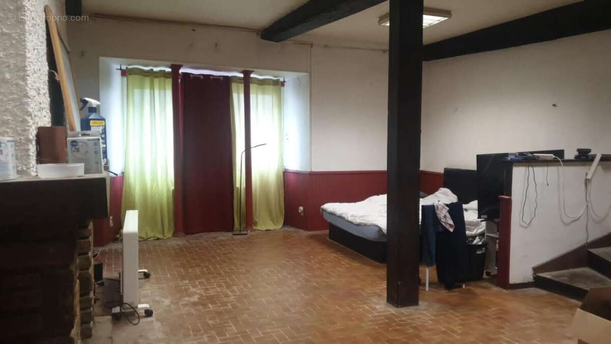 Commerce à MAGNAC-BOURG