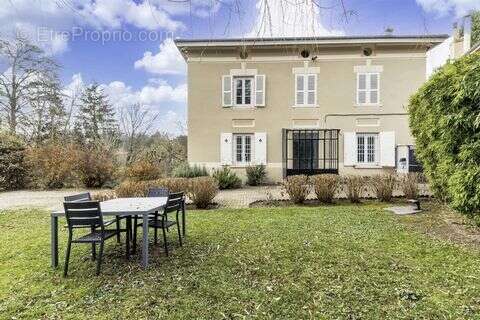 Maison à CHARBONNIERES-LES-BAINS